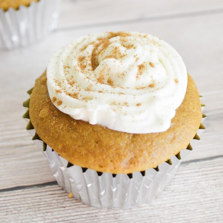 pumpkin cupcakes w maple icing