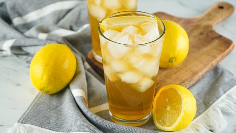 How To Make An Arnold Palmer with {Alcohol}