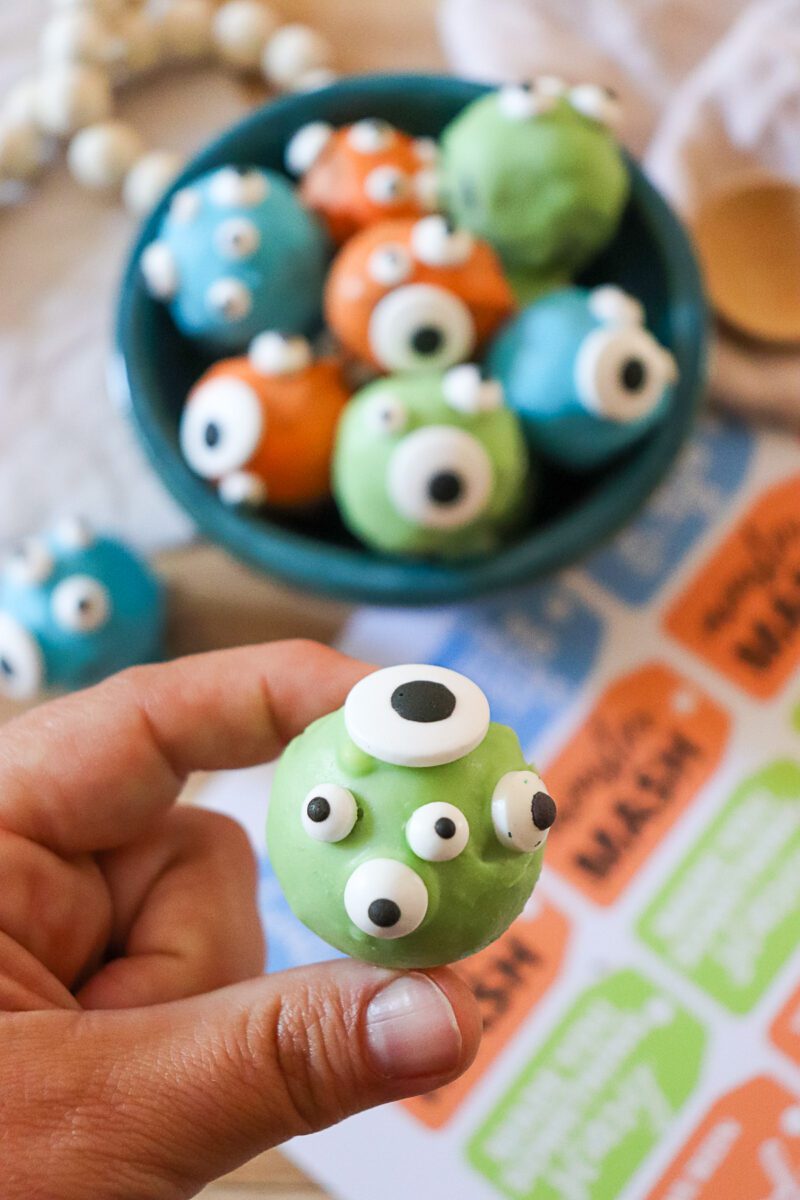 Oreo balls That Look Like friendly monsters
