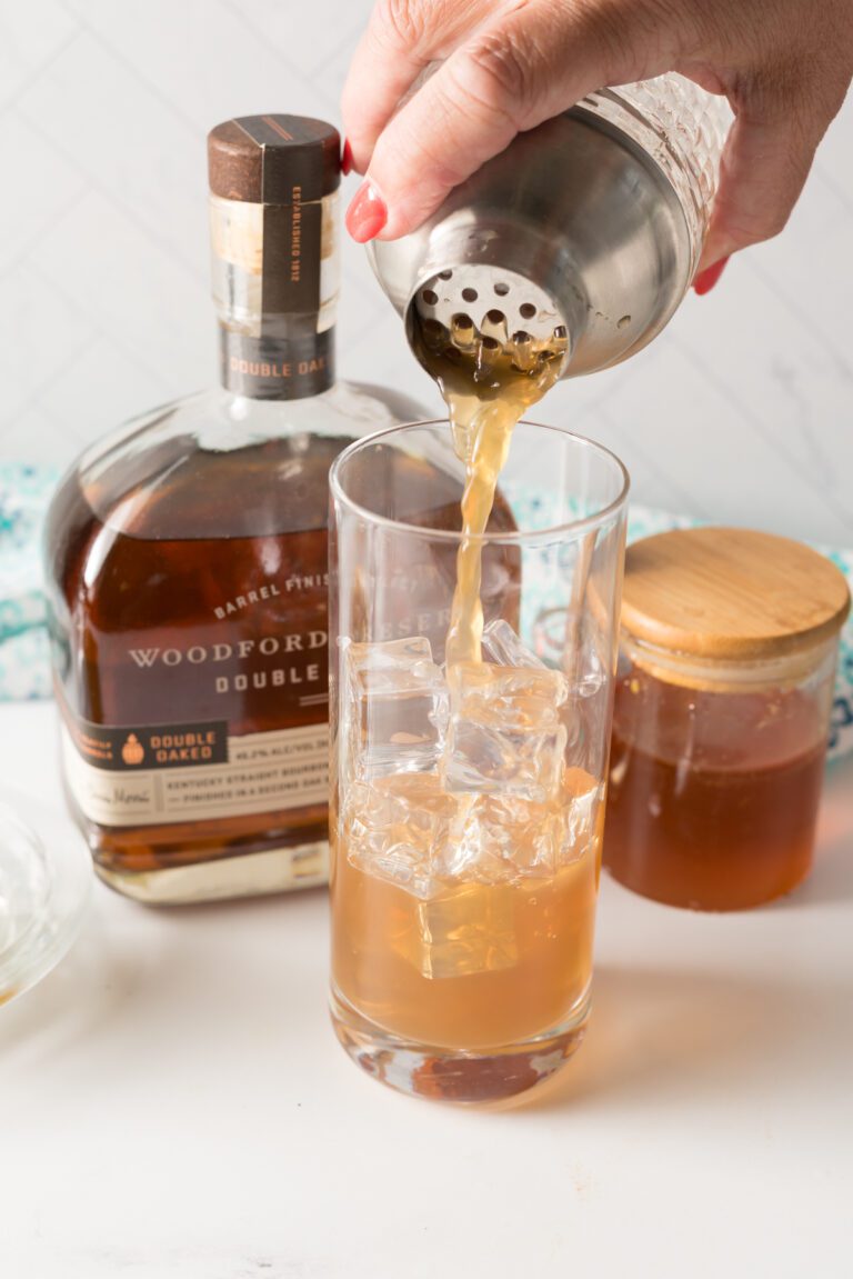 Refreshing drink mix made with Unsweet Tea, fresh squeezed lemon and bourbon- named after the professional golfer Arnold Palmer