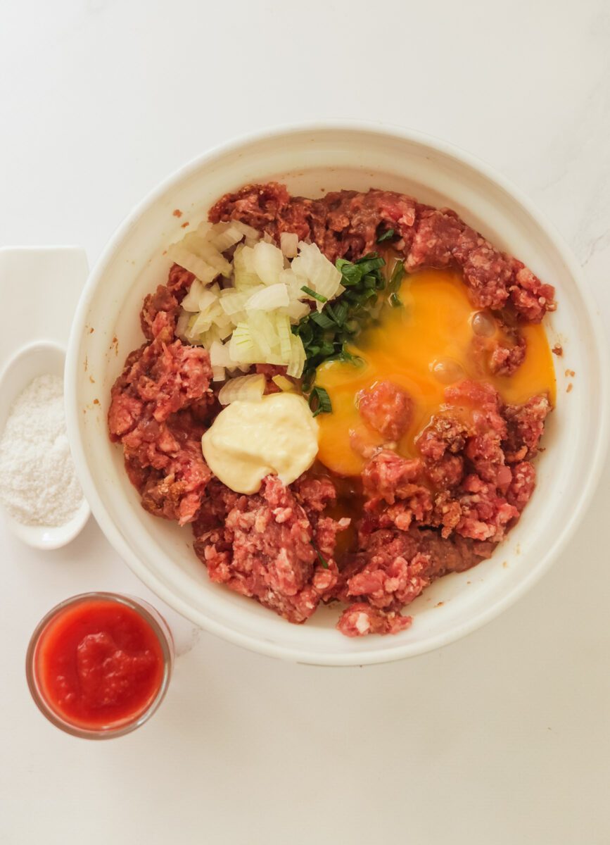 Mix all the ingredients in the beef meatloaf mince