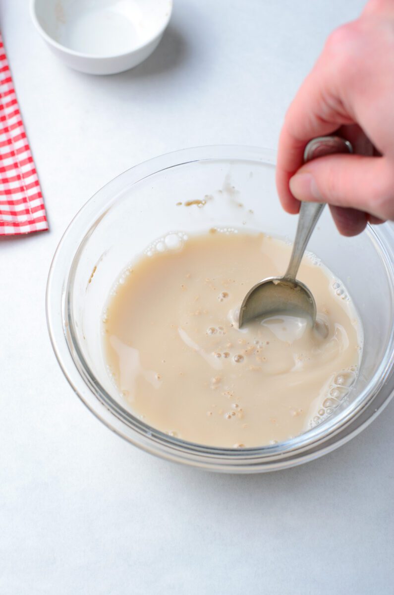 Easy Cinnamon Roll Glaze